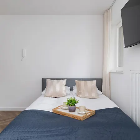 Stylish Klemensiewicza In Cracow By Renters Apartamento